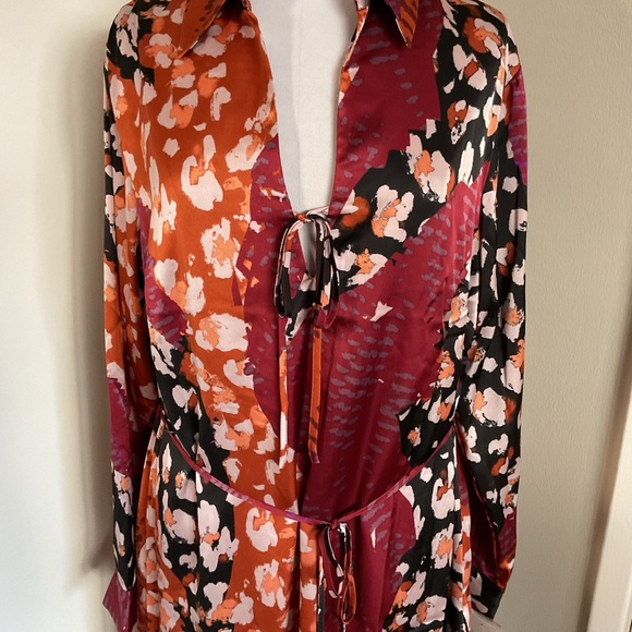 NWT Donna Morgan Floral Mini Dress - Long sleeves and V-neck design Size 18 - Picture 5 of 8